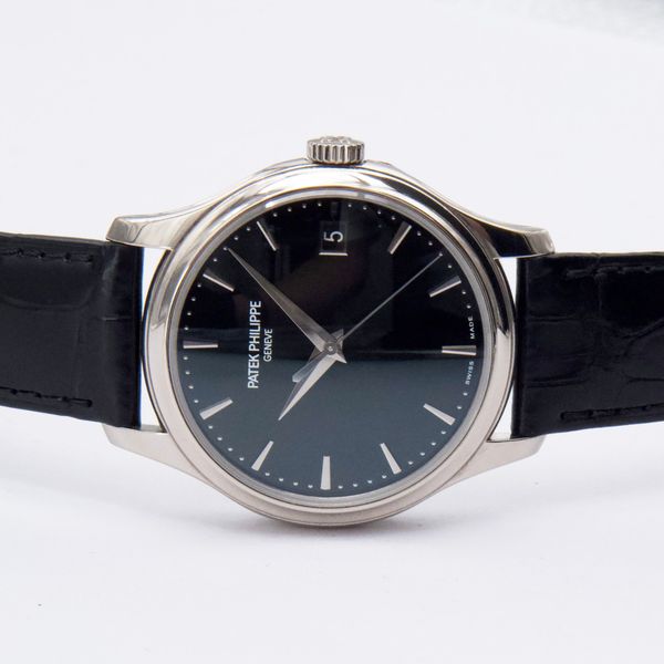 Patek Philippe Calatrava 5227G-010